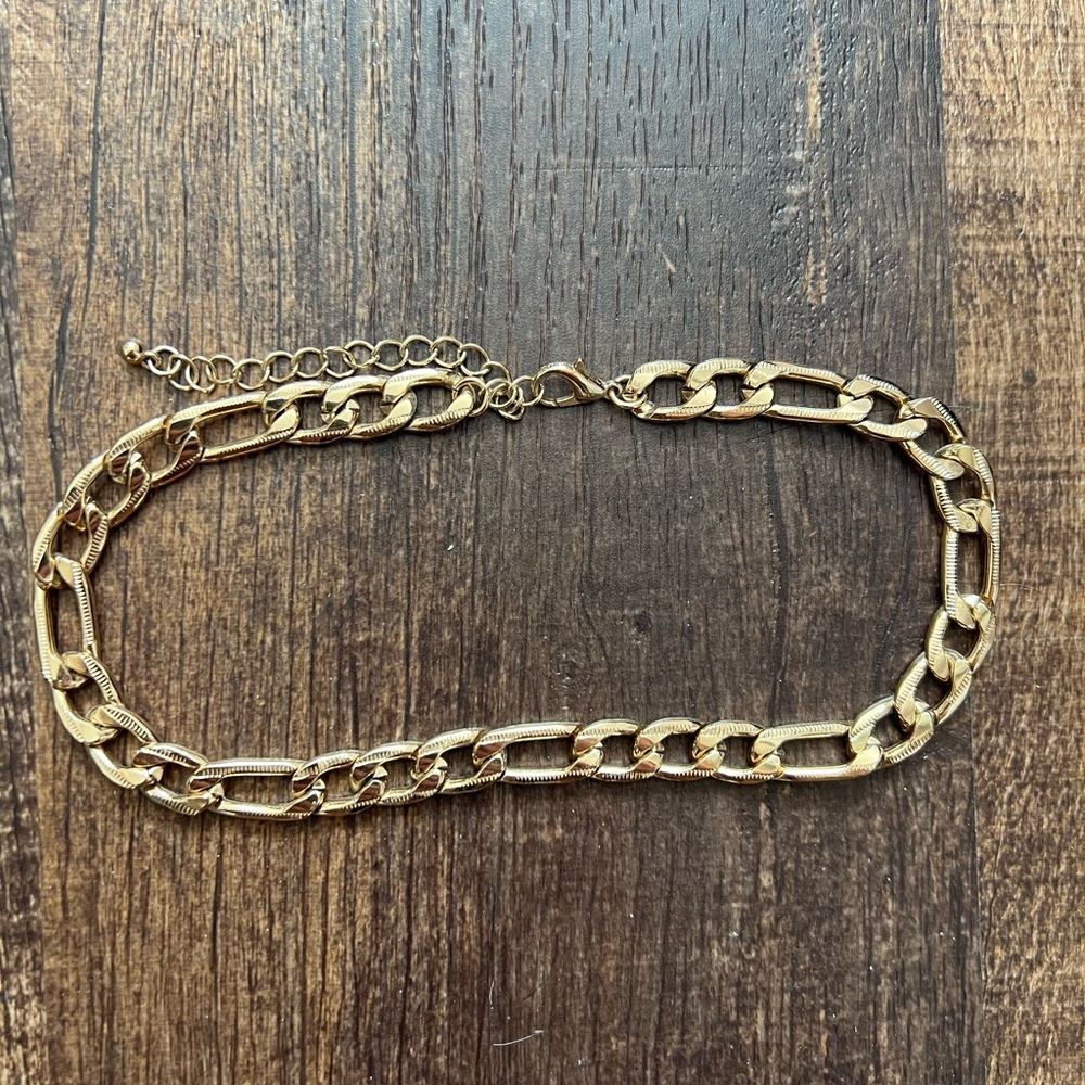 GOLD CHAIN NECKLACE
